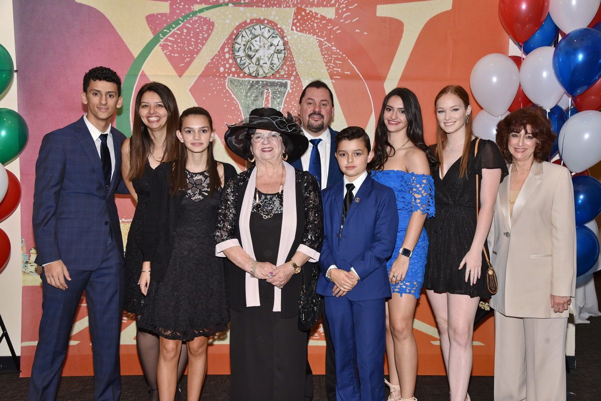 At the red carpet Gala Antonio, Sabrina, Vanessa, Mamma Rita, Antonio, Attilio, Adrianna, Makylaand, Sharon Gioia 2